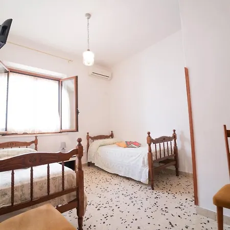 Appartamento Via San Bartolomeo Primo Piano E Terrazzo *