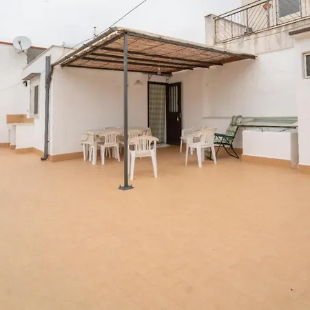 Appartamento Via San Bartolomeo Primo Piano E Terrazzo *