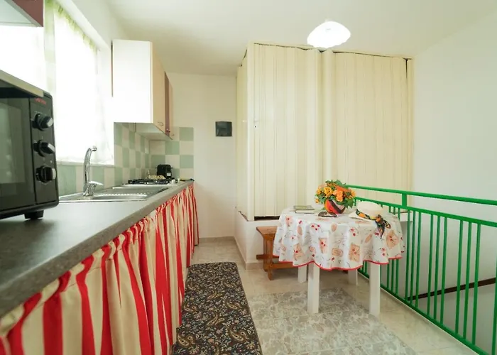 Via San Bartolomeo Primo Piano E Terrazzo Appartamento *