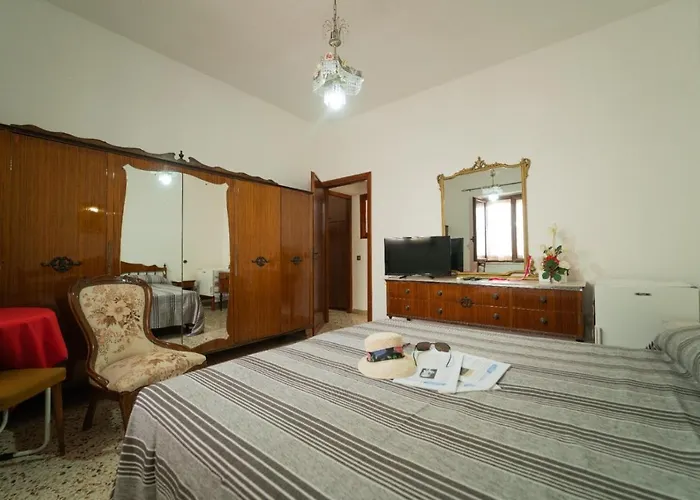 Appartamento Via San Bartolomeo Primo Piano E Terrazzo *