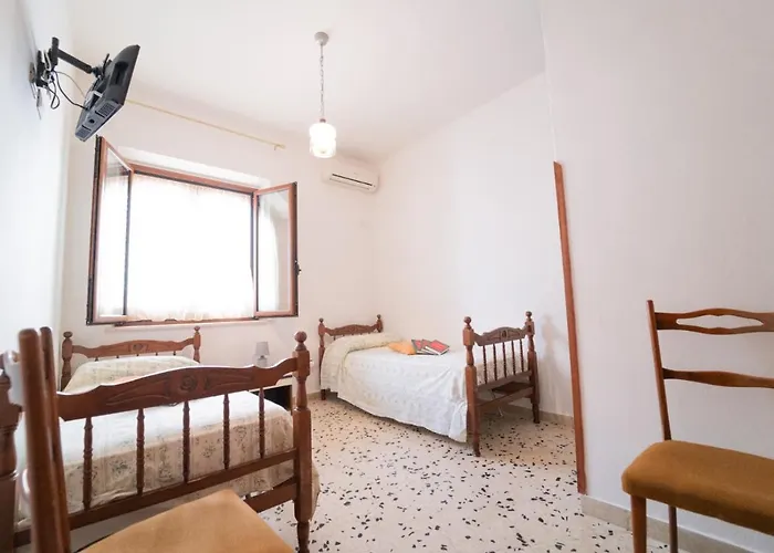 Appartamento Via San Bartolomeo Primo Piano E Terrazzo *