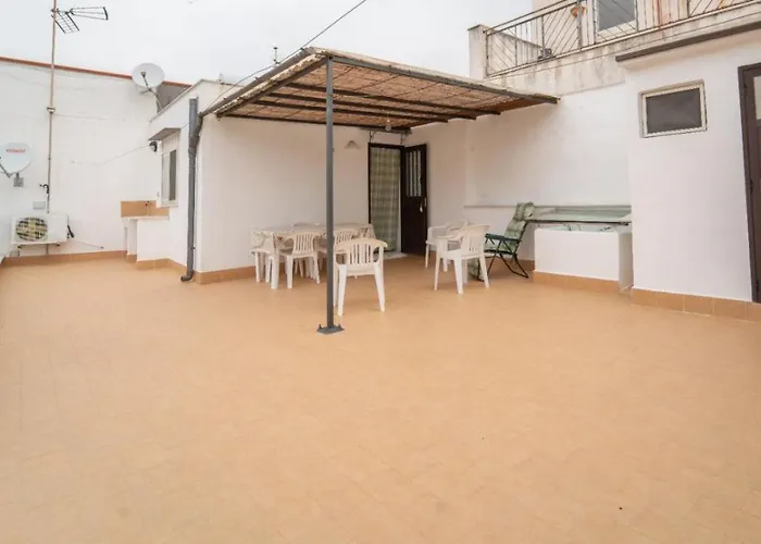 Appartamento Via San Bartolomeo Primo Piano E Terrazzo *